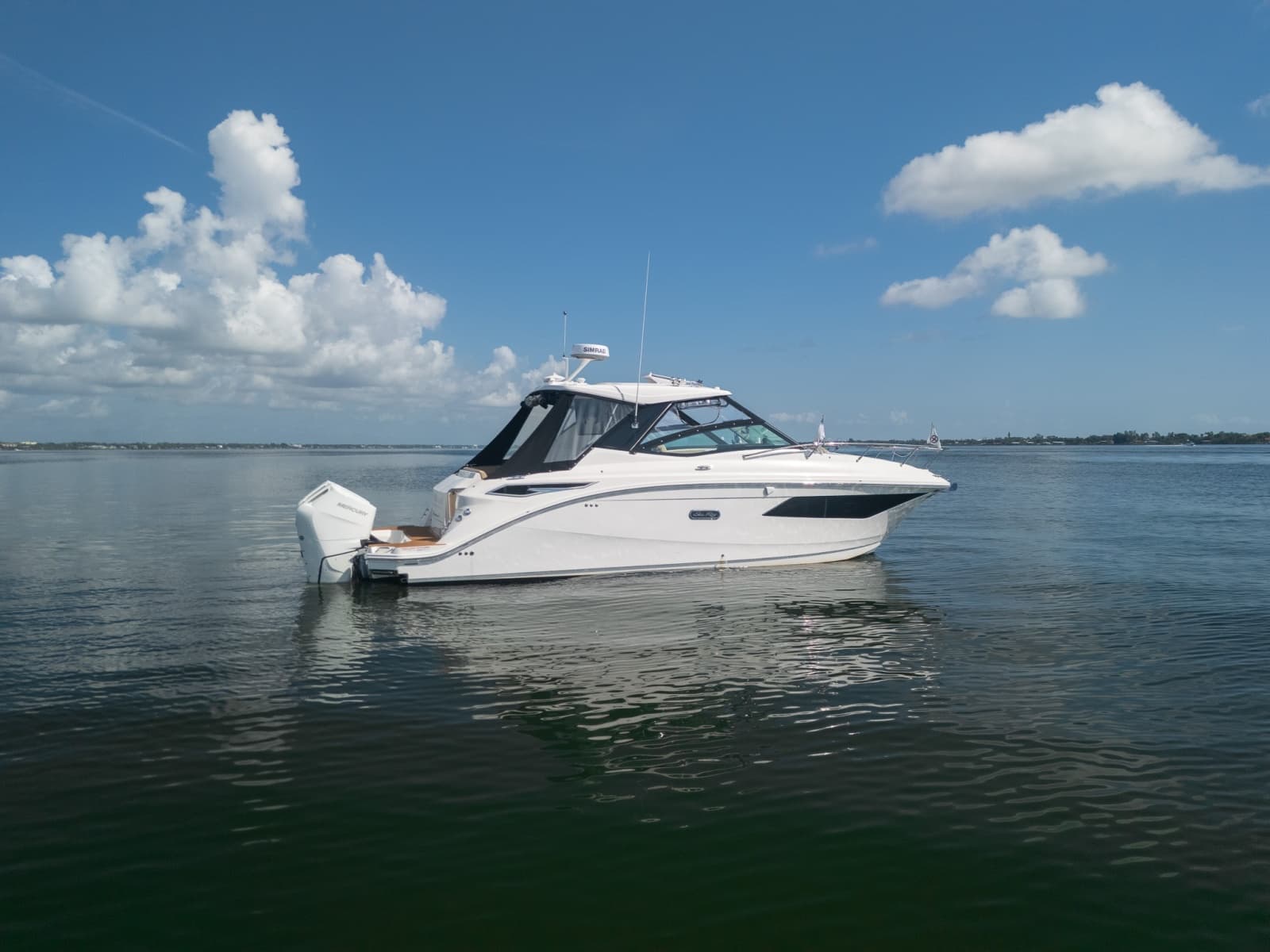 2025 Sea Ray 320 Sundancer - Photo 36