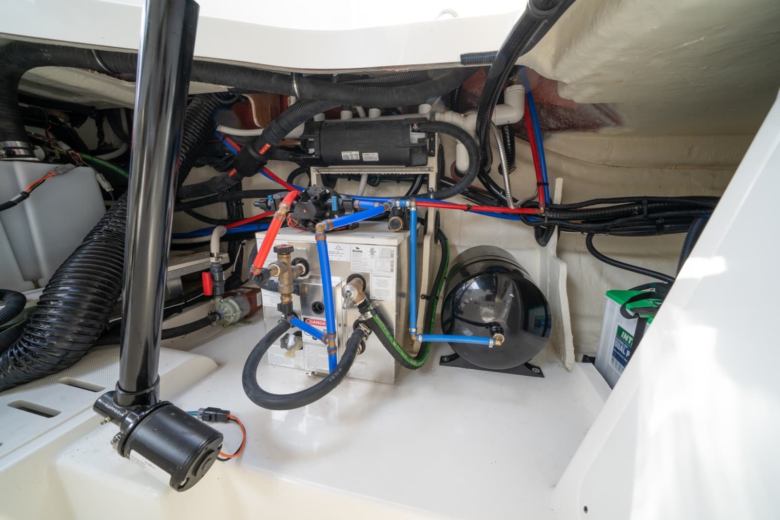 2025 Sea Ray 320 Sundancer - Photo 28