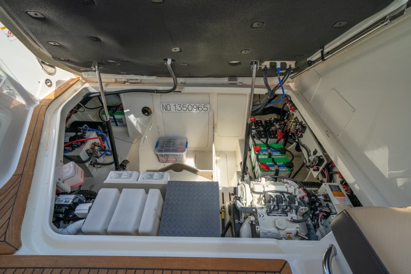 2025 Sea Ray 320 Sundancer - Photo 27