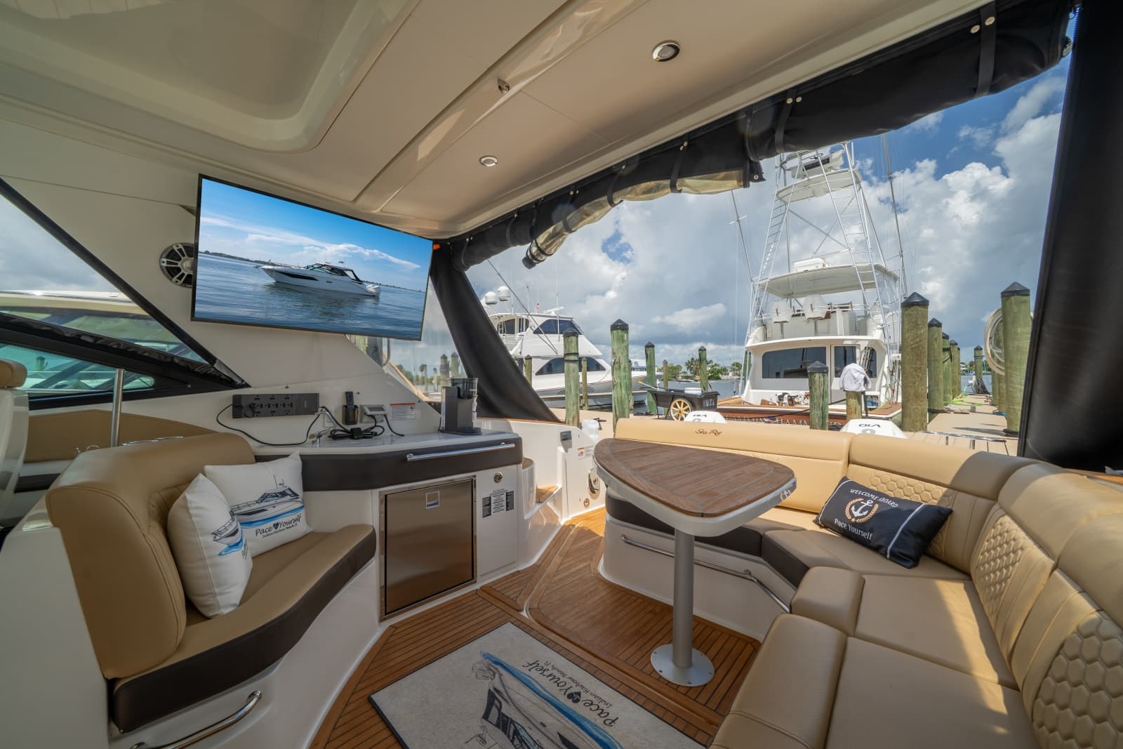 2025 Sea Ray 320 Sundancer - Photo 13
