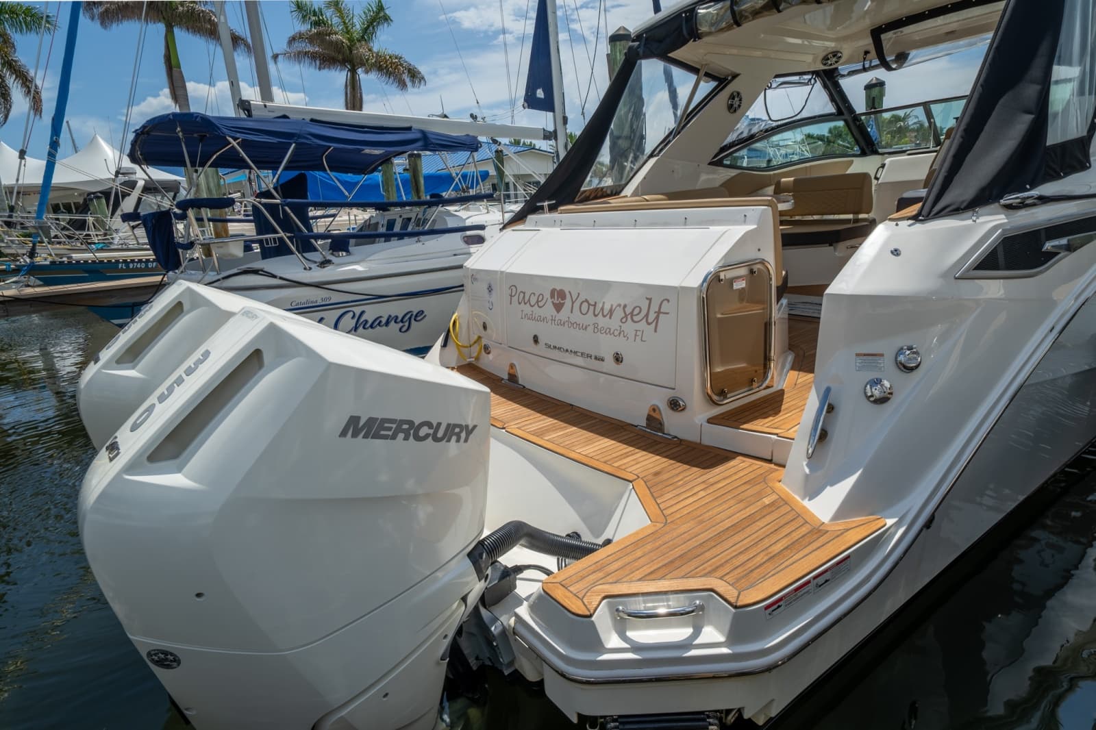 2025 Sea Ray 320 Sundancer - Photo 9