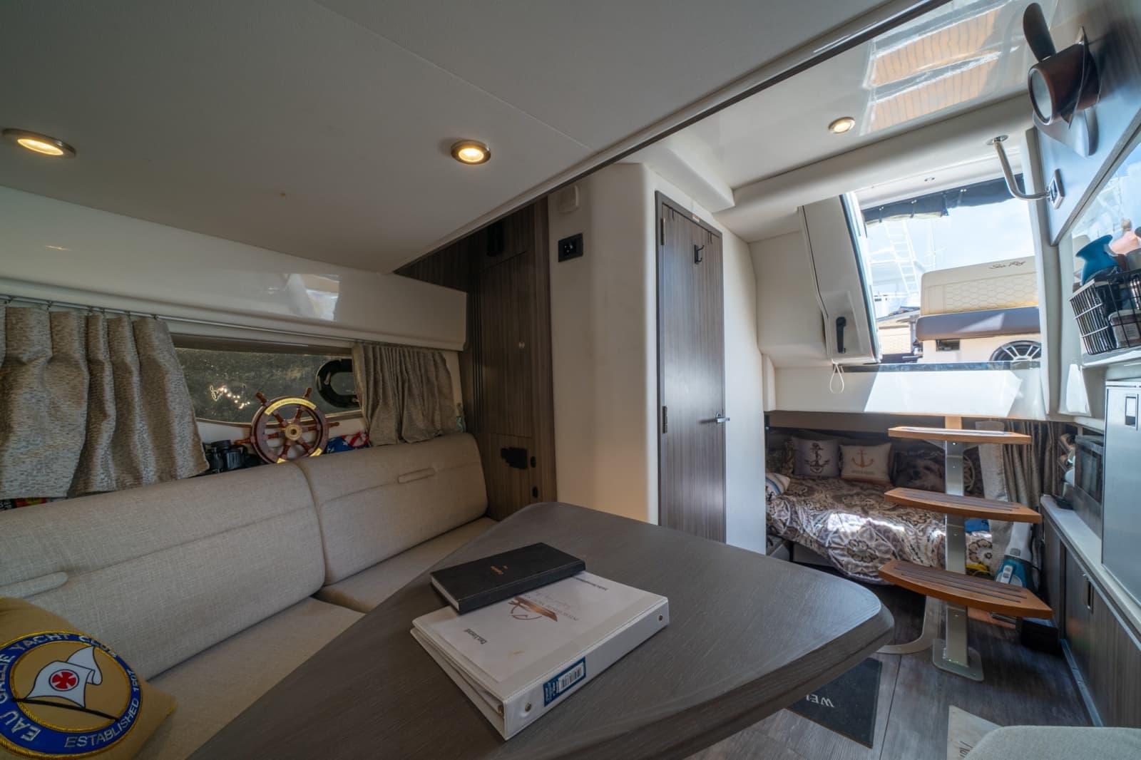 2025 Sea Ray 320 Sundancer - Photo 24