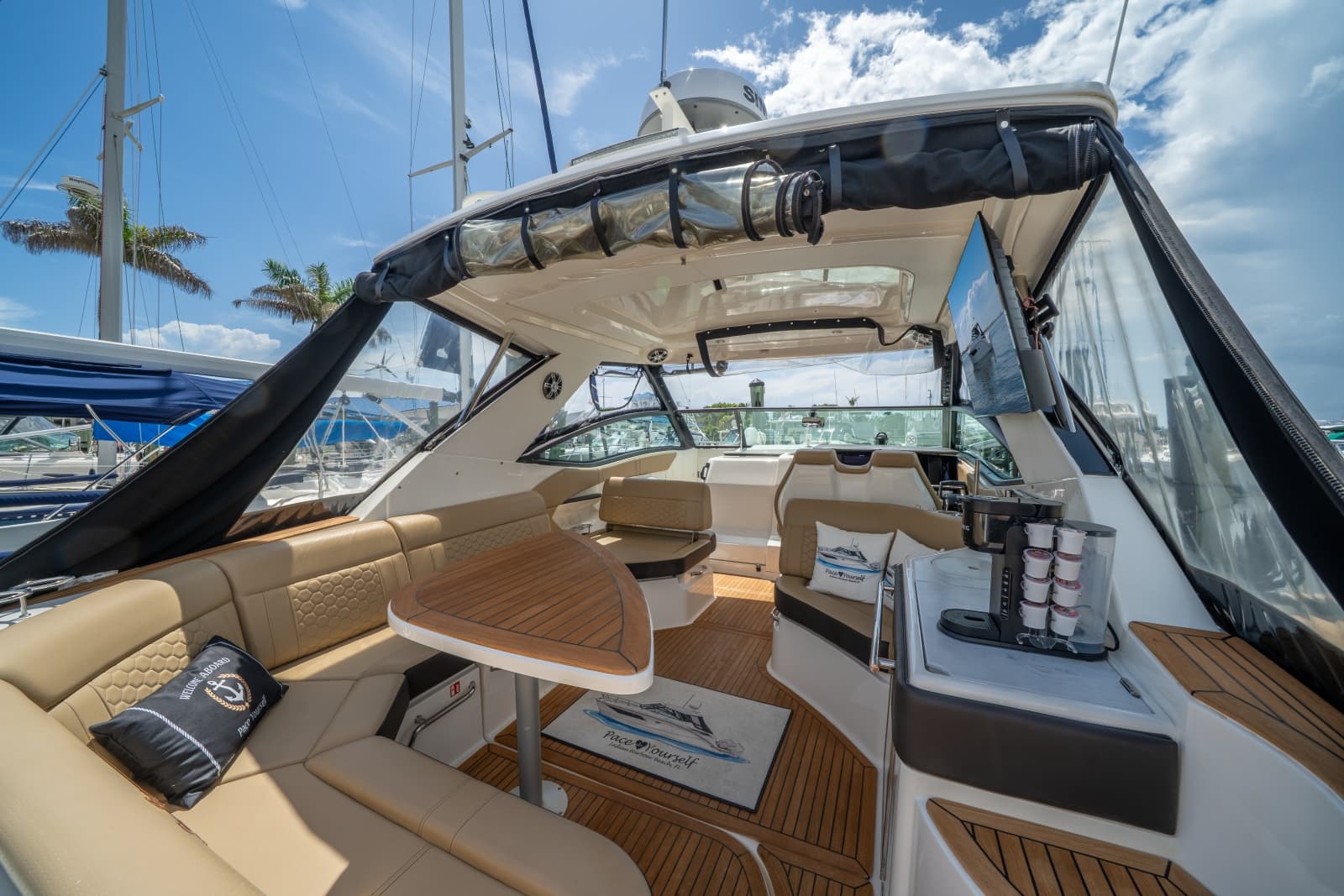 2025 Sea Ray 320 Sundancer - Photo 11