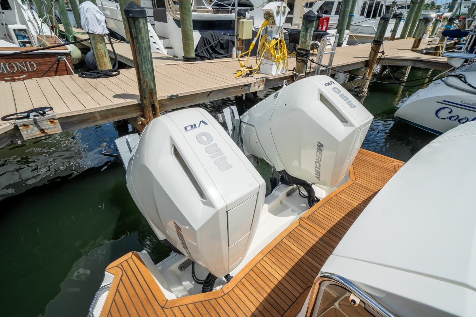 2025 Sea Ray 320 Sundancer - Photo 8
