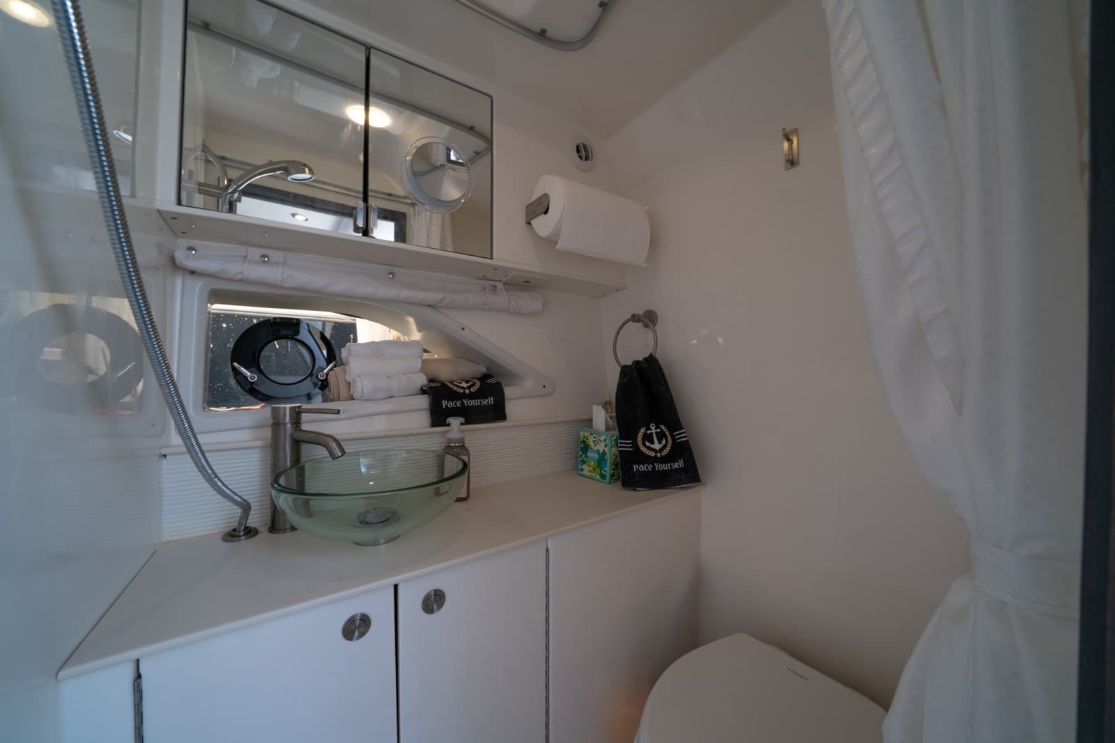 2025 Sea Ray 320 Sundancer - Photo 25