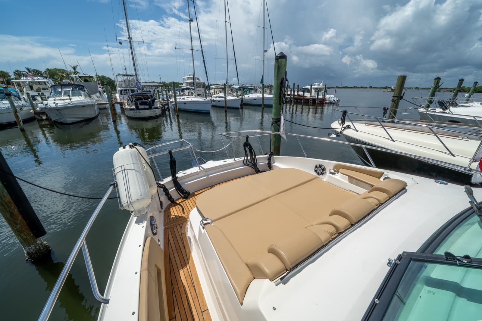 2025 Sea Ray 320 Sundancer - Photo 6