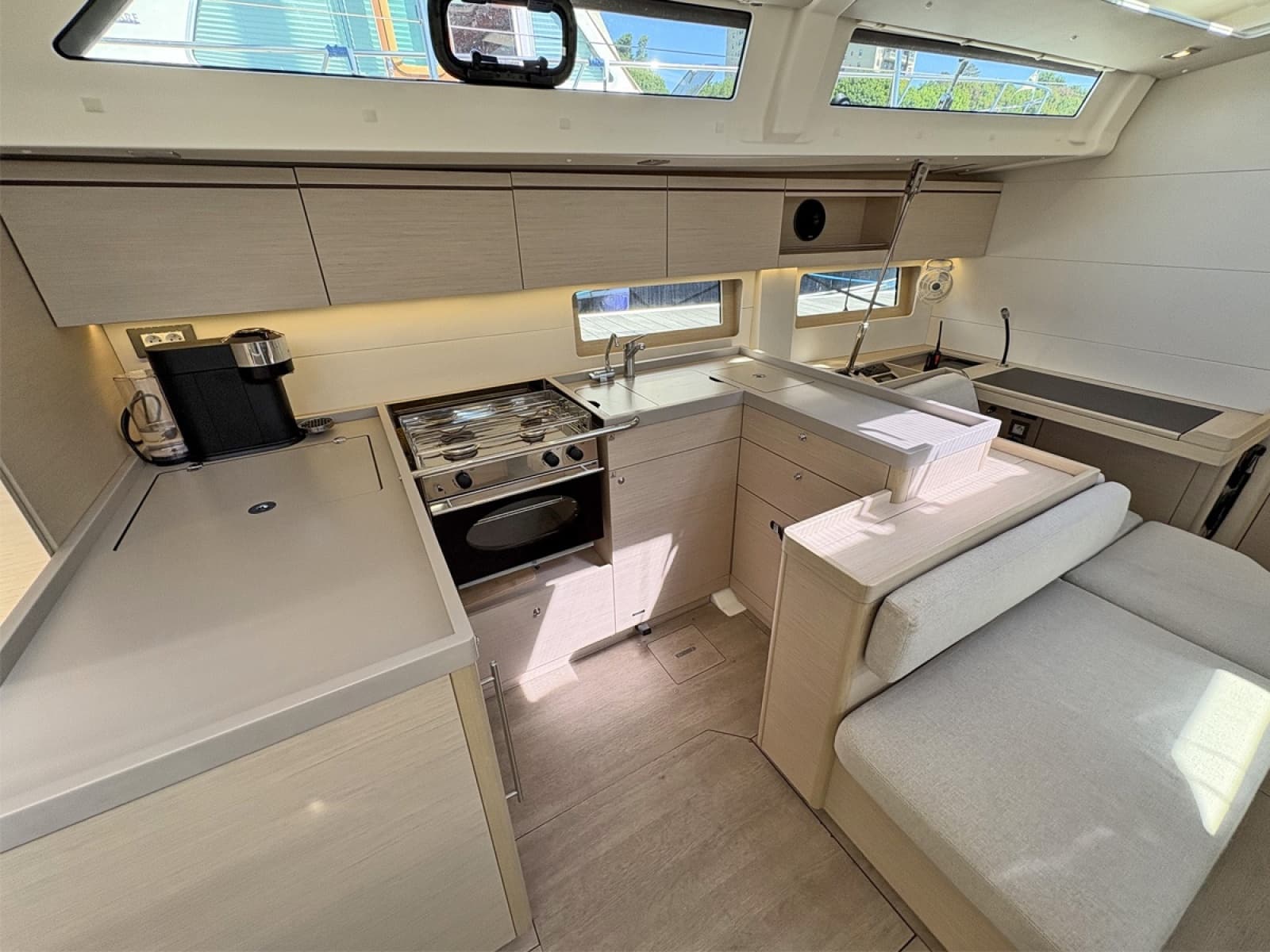 2020 Beneteau Oceanis 51.1 - Photo 18