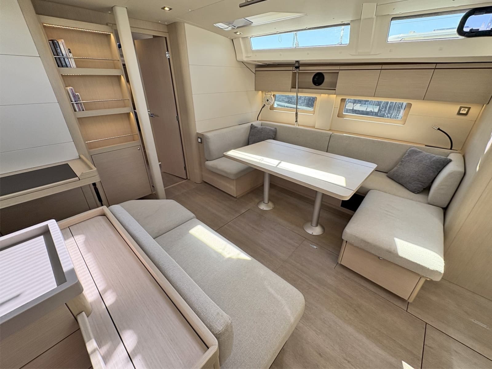 2020 Beneteau Oceanis 51.1 - Photo 27