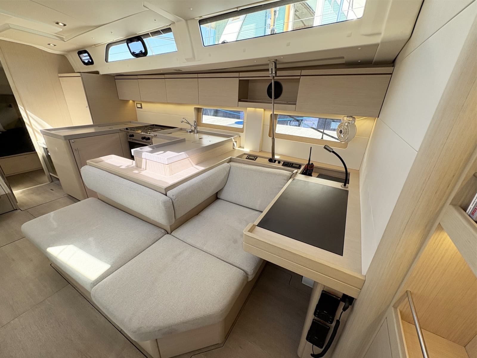 2020 Beneteau Oceanis 51.1 - Photo 22