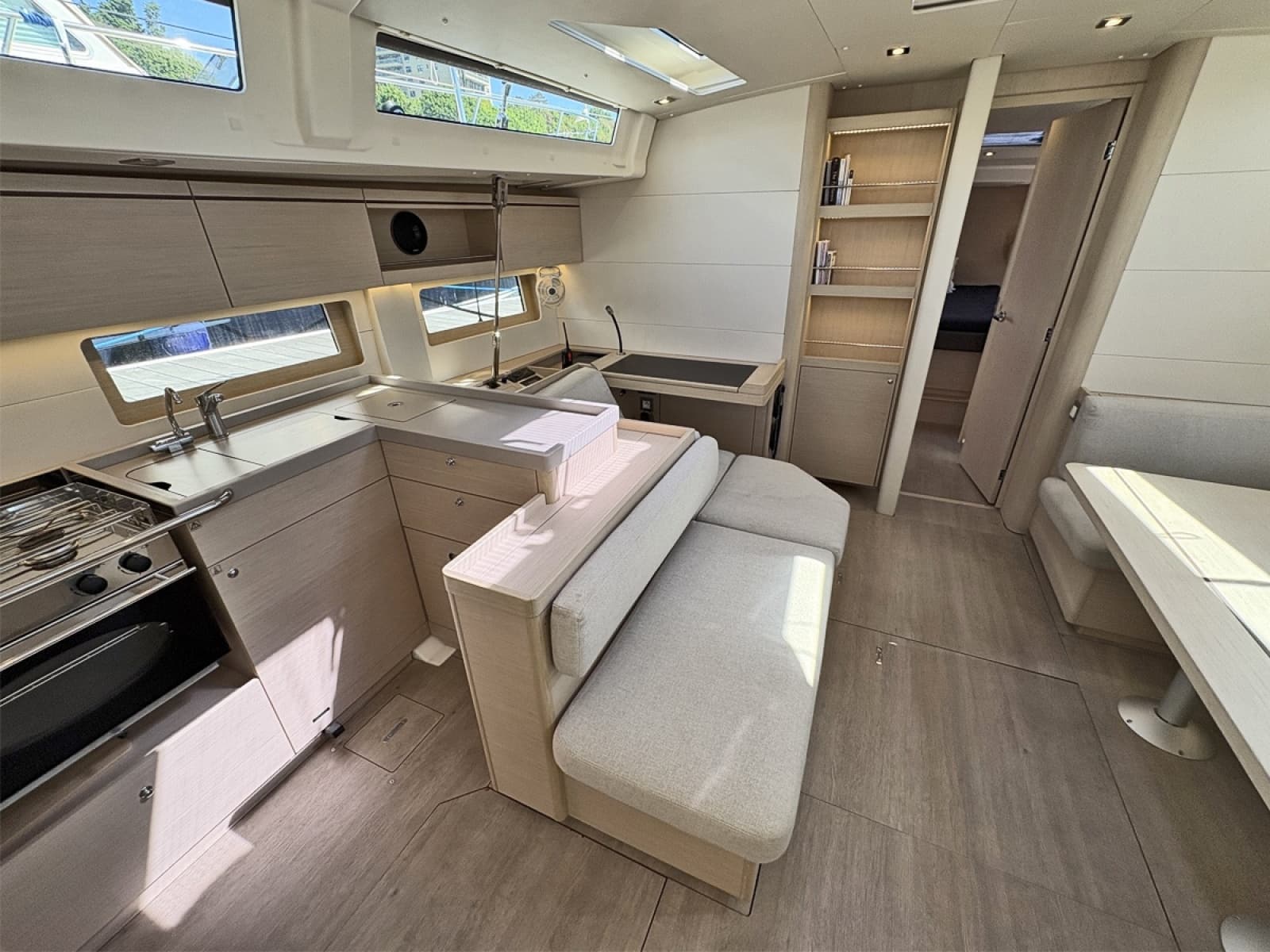 2020 Beneteau Oceanis 51.1 - Photo 15