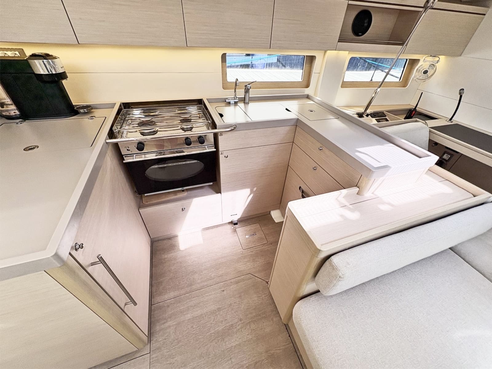 2020 Beneteau Oceanis 51.1 - Photo 17