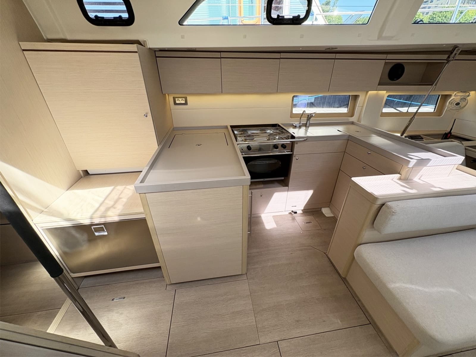2020 Beneteau Oceanis 51.1 - Photo 16