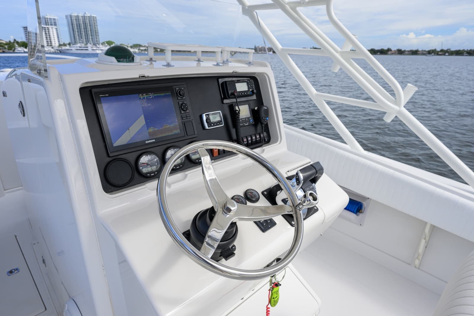 2003 Jupiter 31 Cuddy - Photo 3