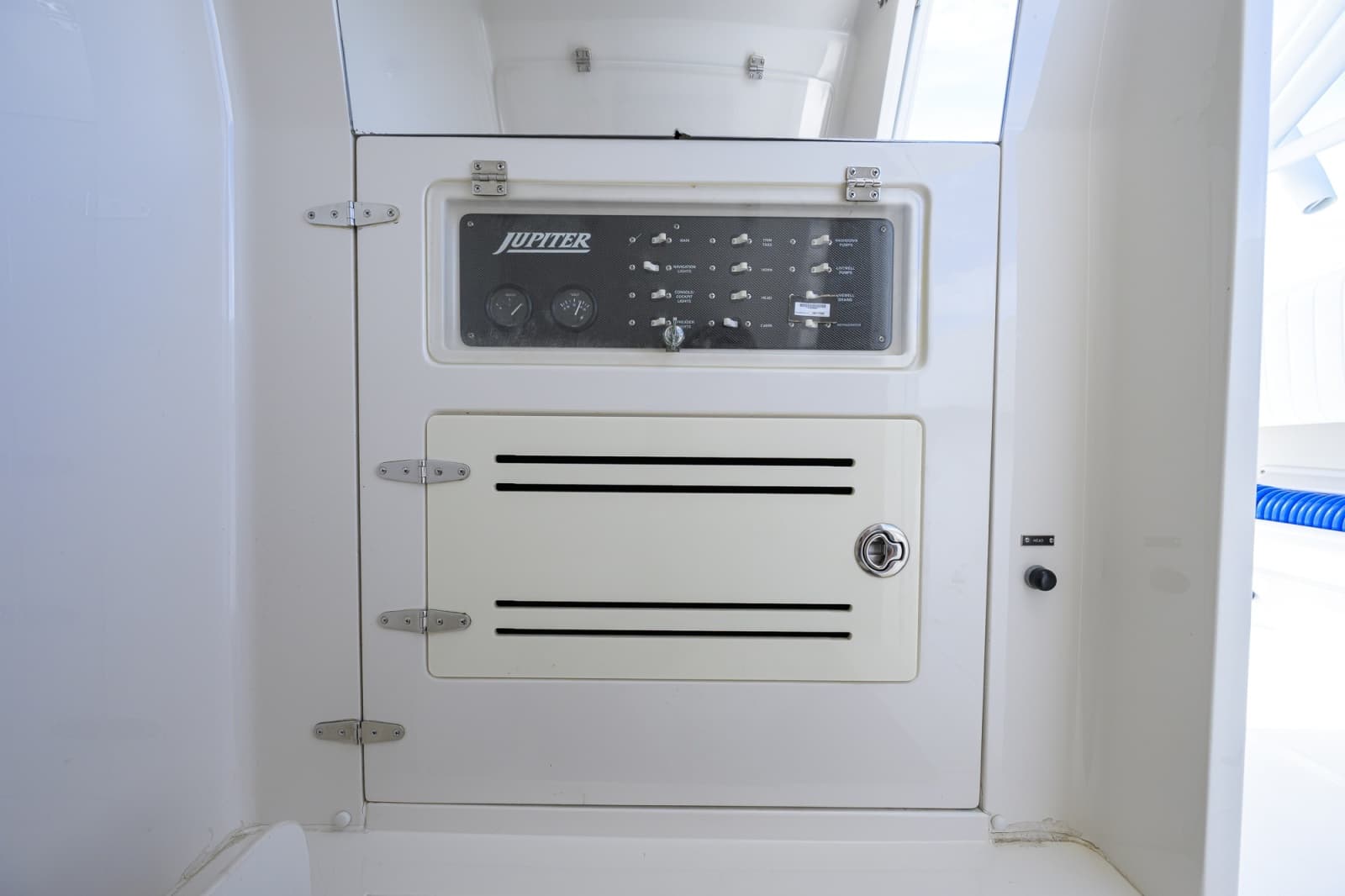 2003 Jupiter 31 Cuddy - Photo 15