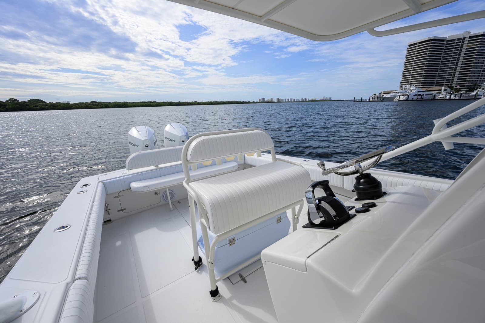 2003 Jupiter 31 Cuddy - Photo 10