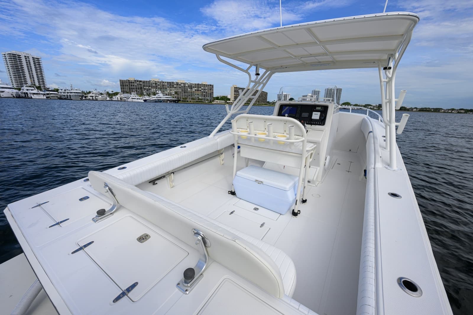 2003 Jupiter 31 Cuddy - Photo 13