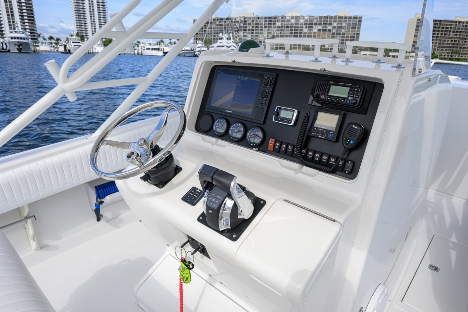 2003 Jupiter 31 Cuddy - Photo 5