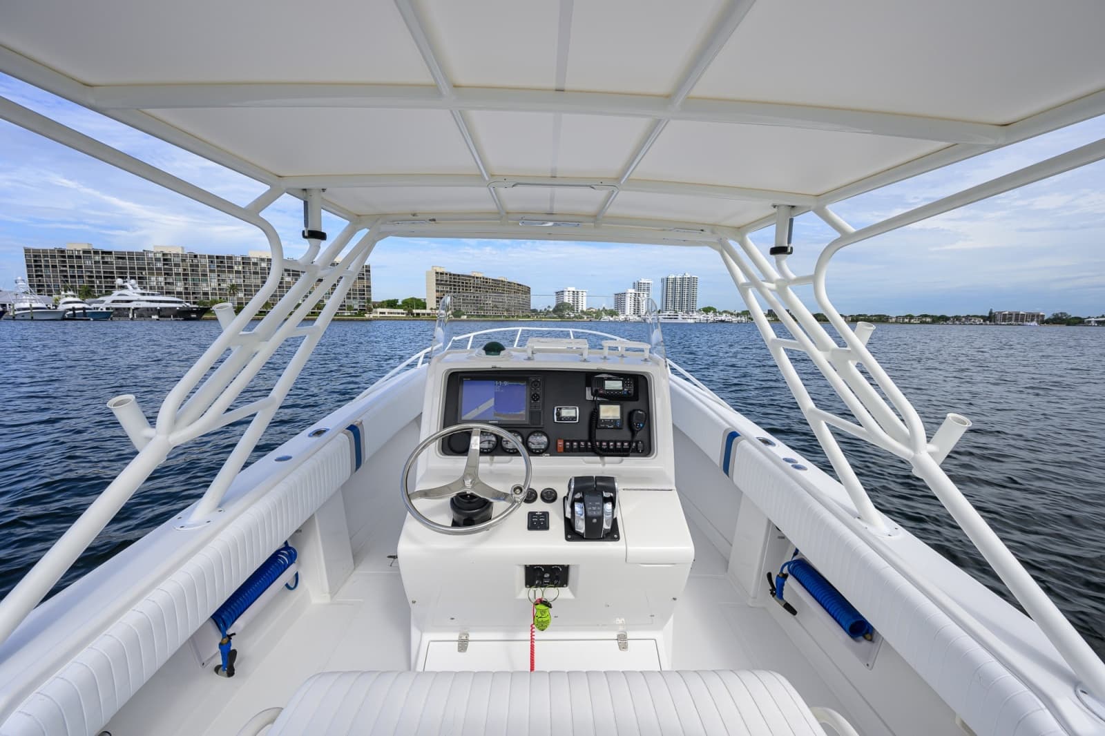 2003 Jupiter 31 Cuddy - Photo 2