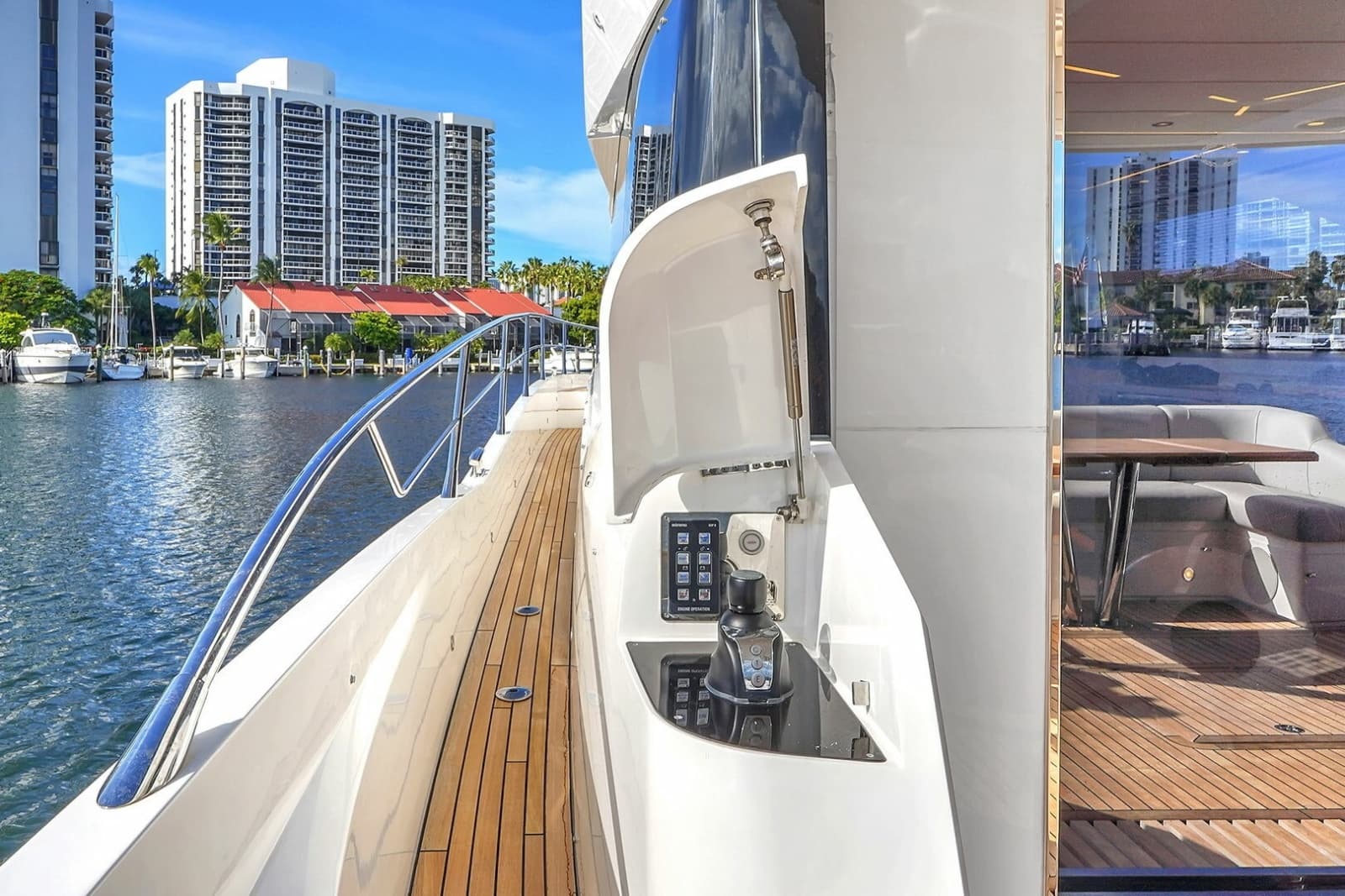 2023 Sunseeker Manhattan 68 - Photo 35