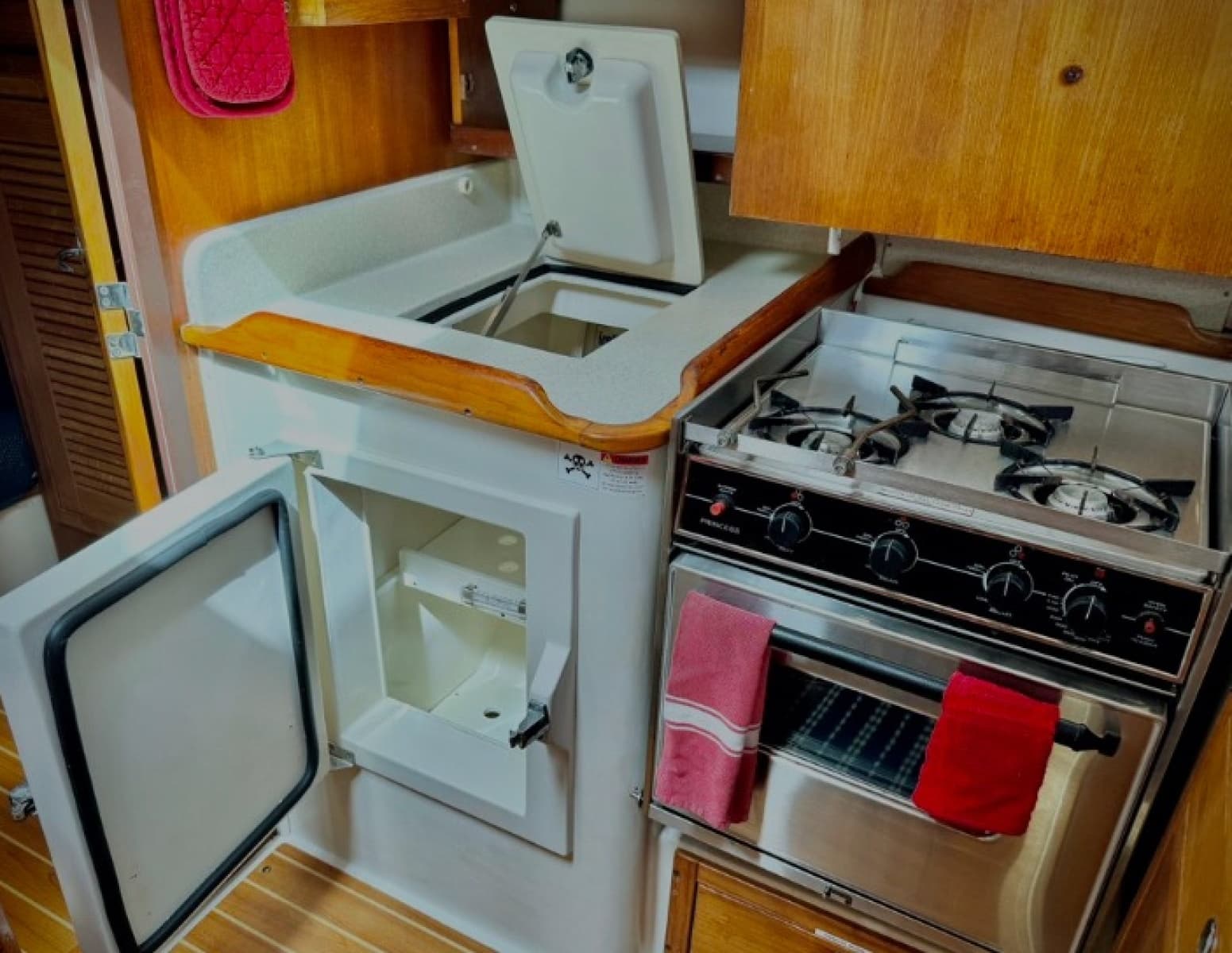 2004 Catalina 387 - Photo 17