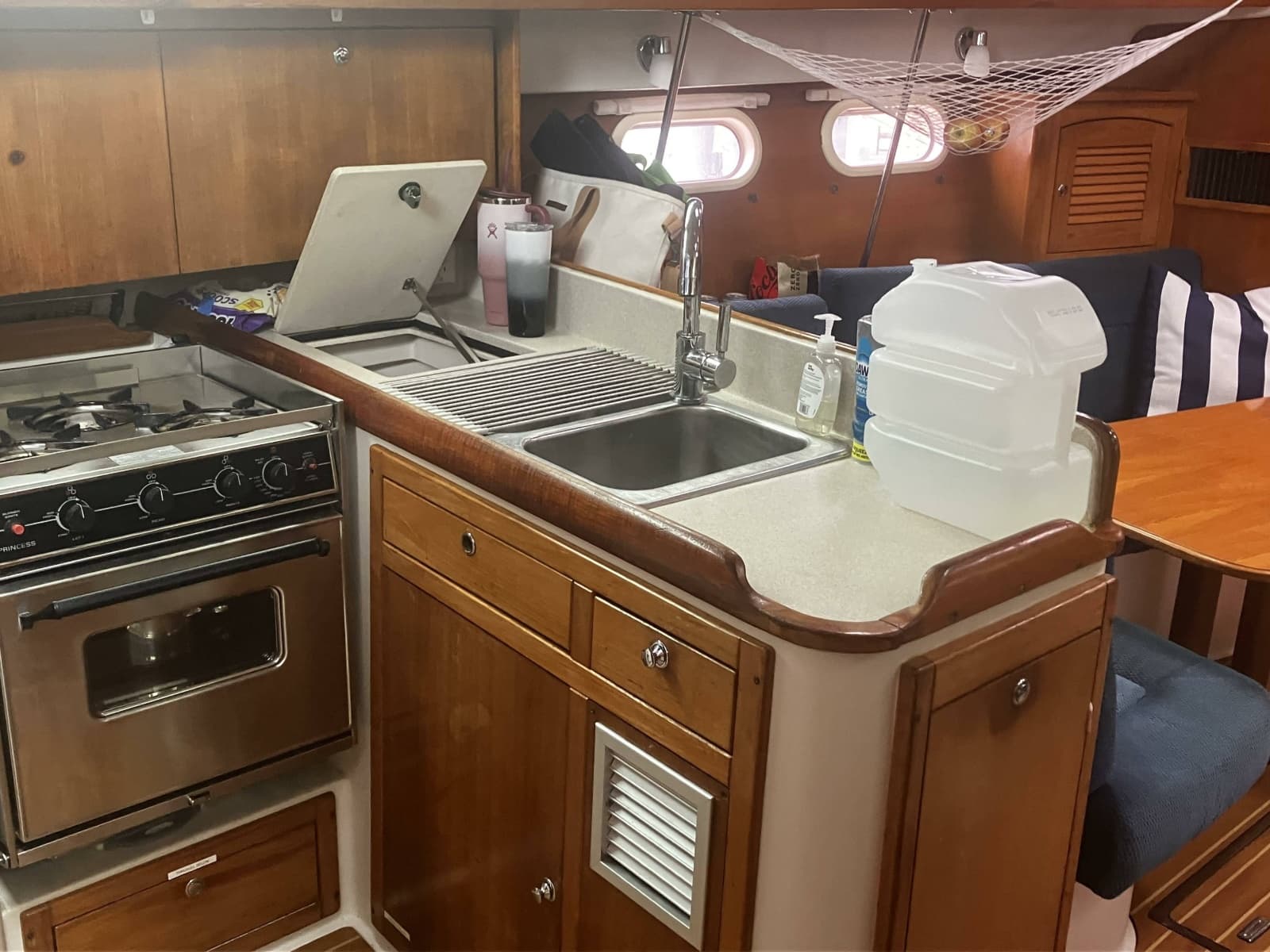 2002 Catalina 387 - Photo 15