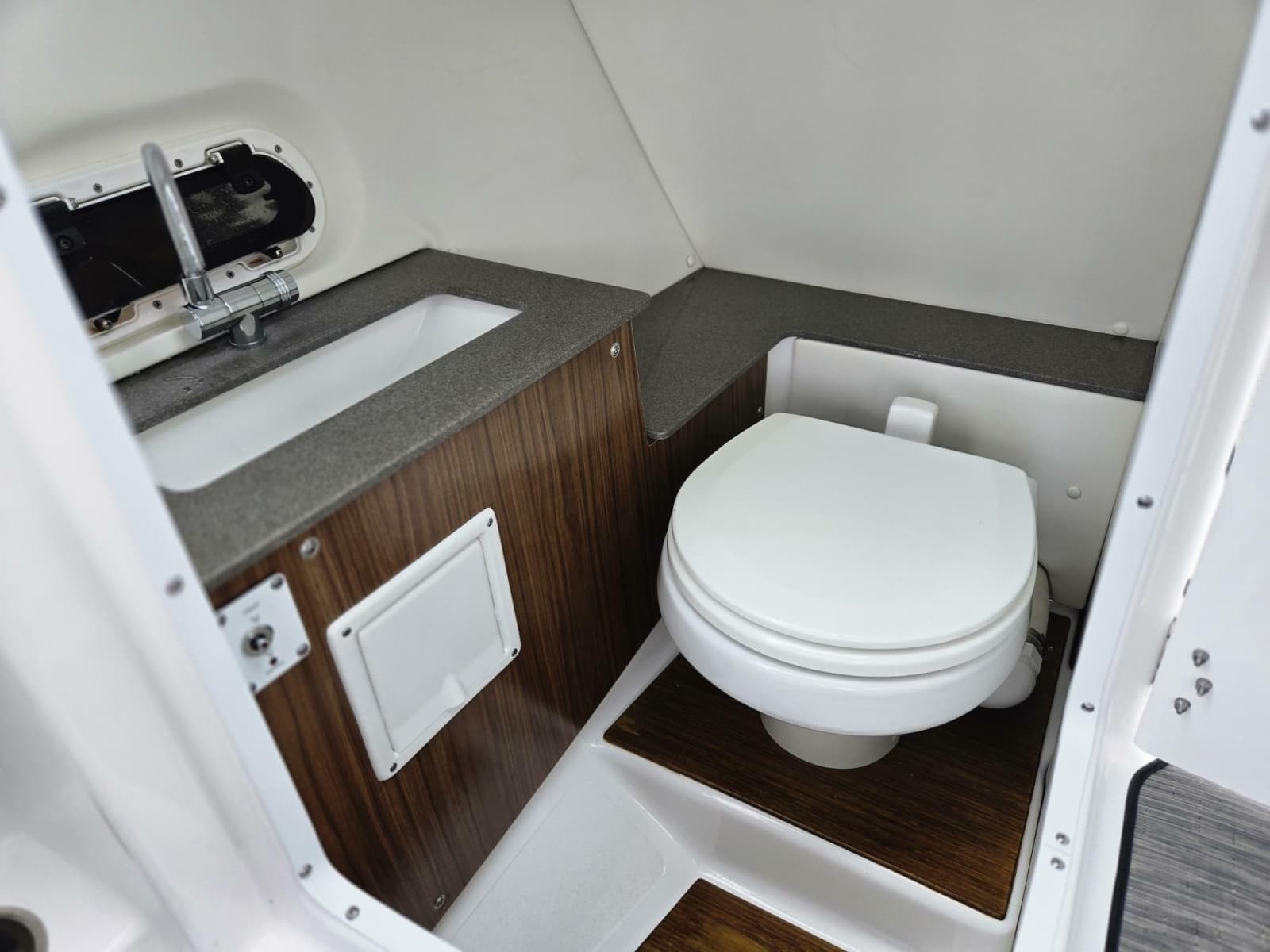2023 Four Winns HD5 OB - Photo 6