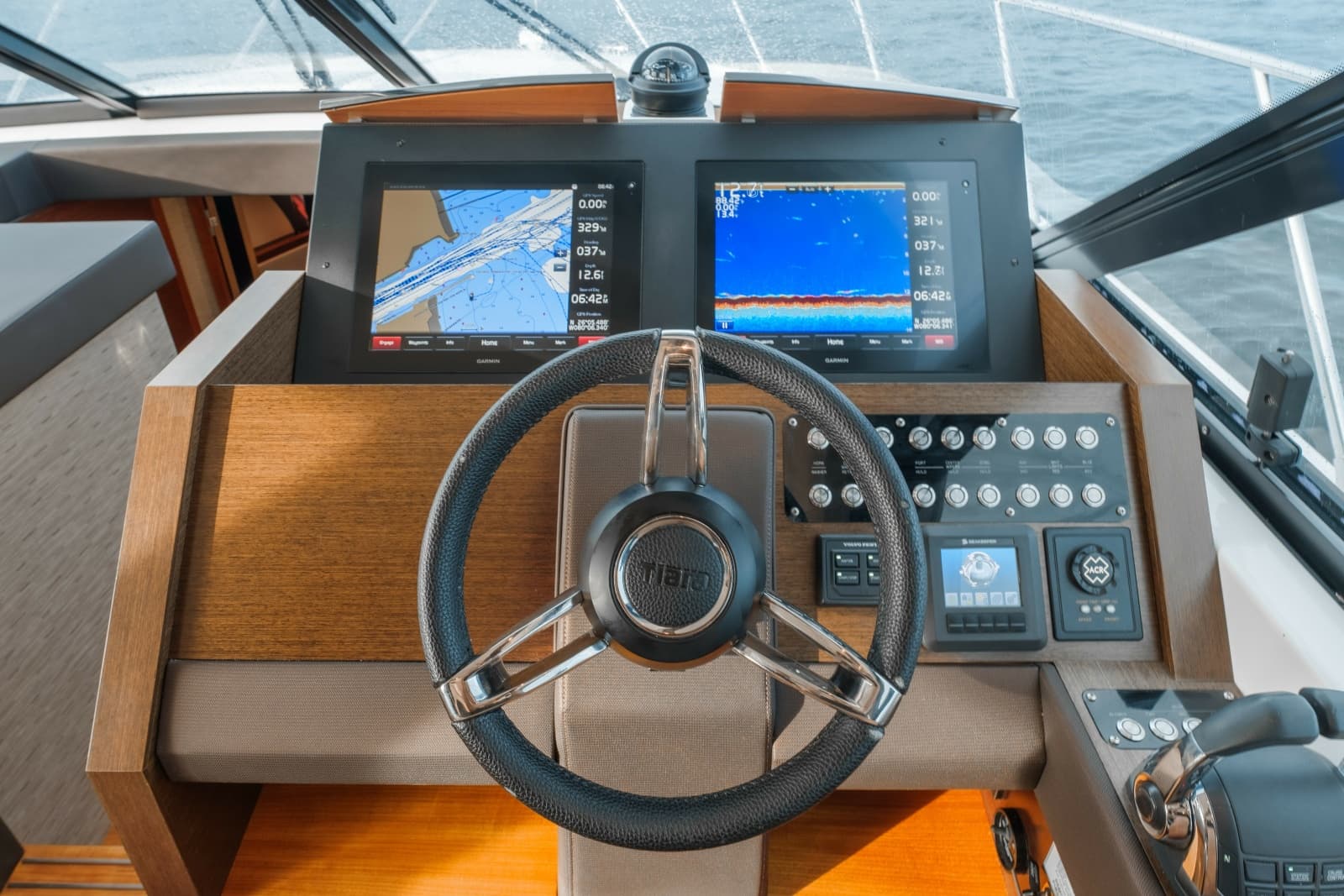 2017 Tiara Yachts C53 Coupe - Photo 12