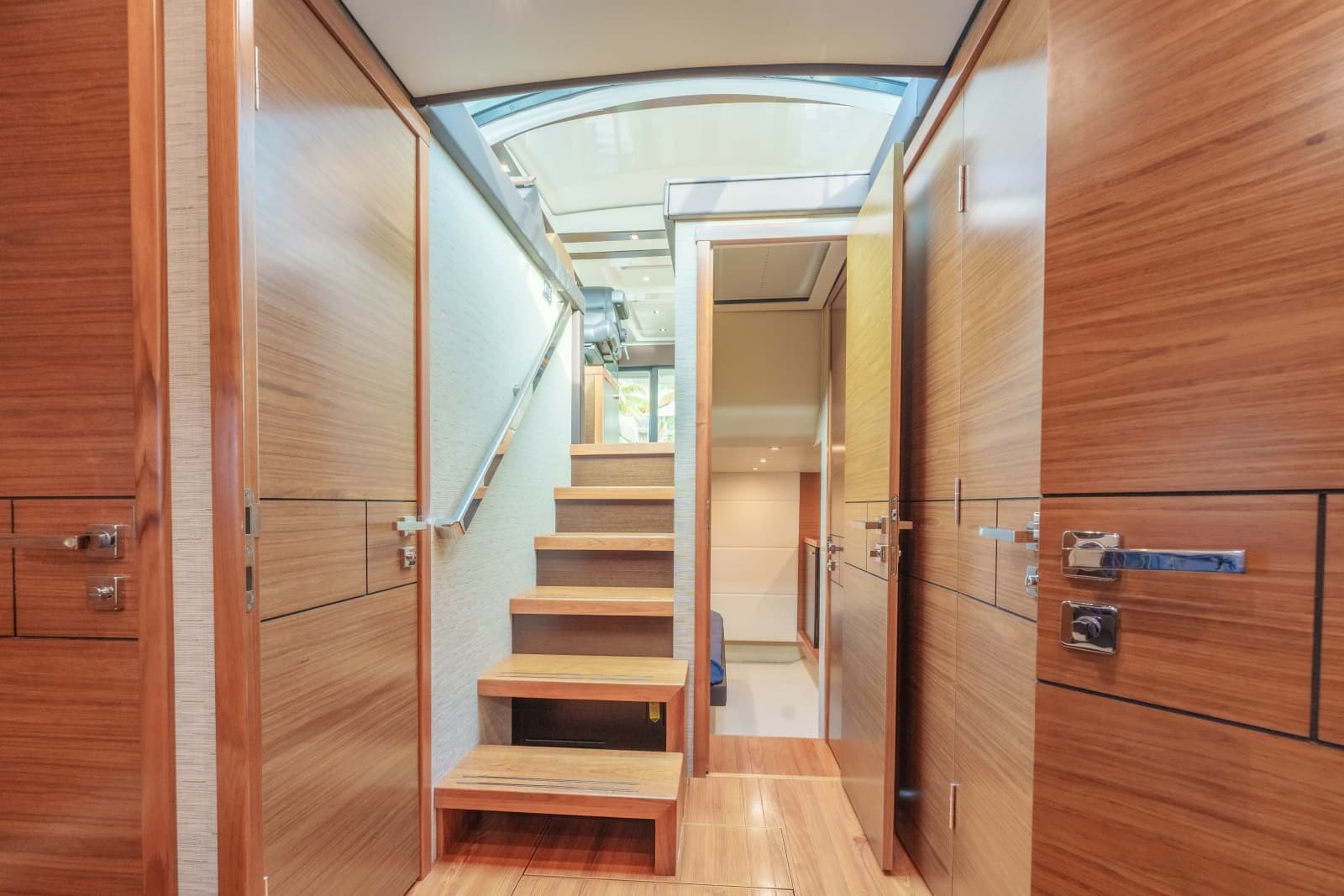 2017 Tiara Yachts C53 Coupe - Photo 15