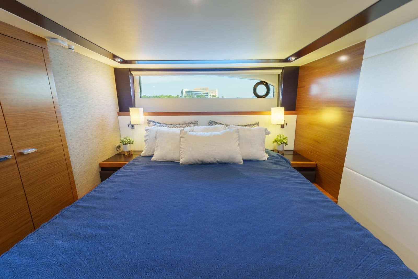2017 Tiara Yachts C53 Coupe - Photo 24