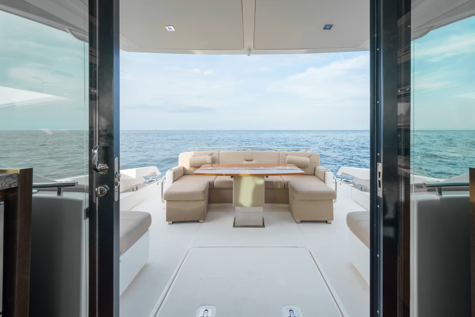 2017 Tiara Yachts C53 Coupe - Photo 6