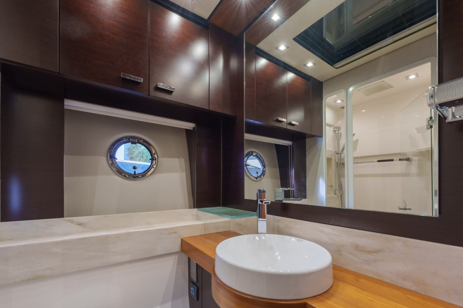 2017 Tiara Yachts C53 Coupe - Photo 26