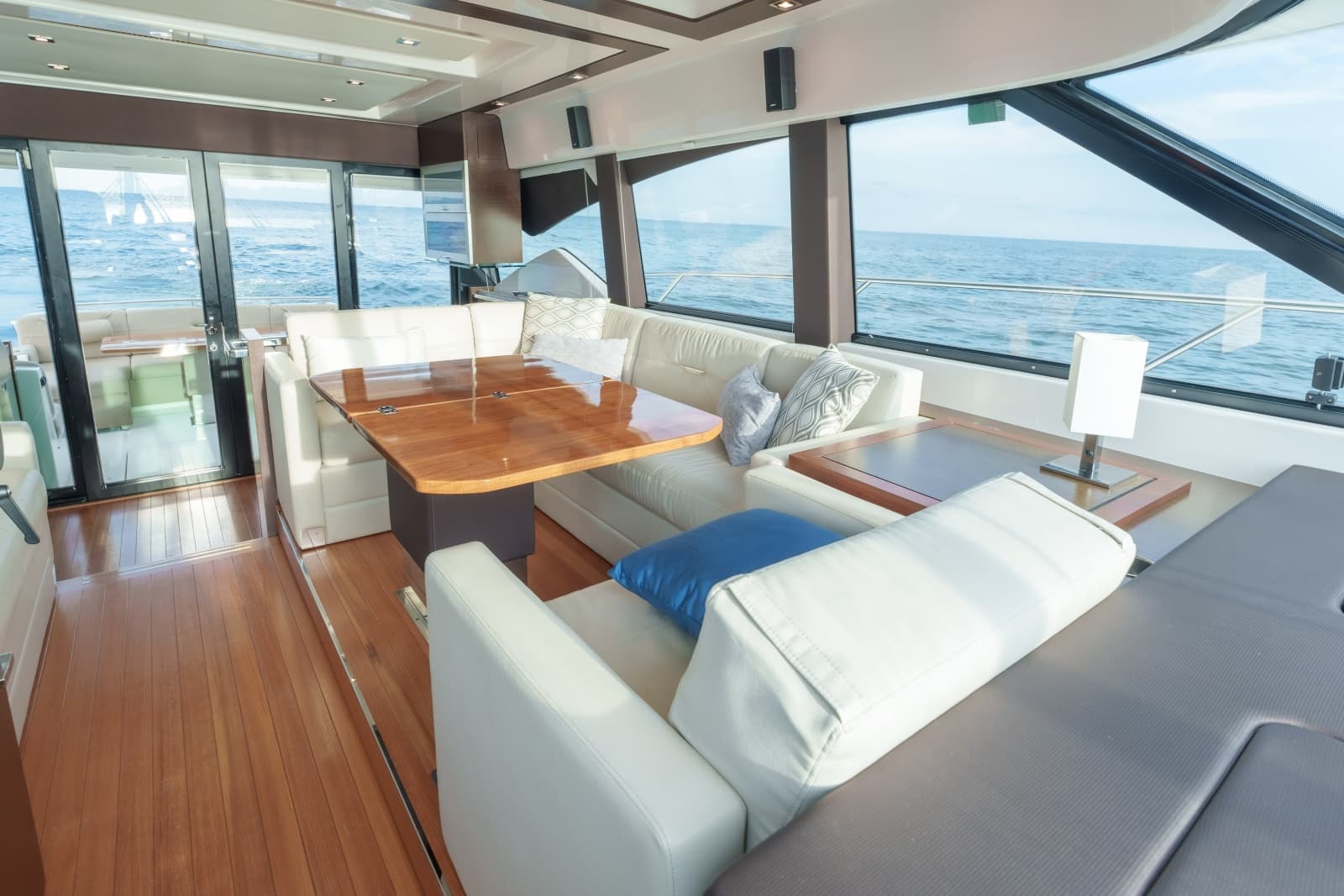 2017 Tiara Yachts C53 Coupe - Photo 11