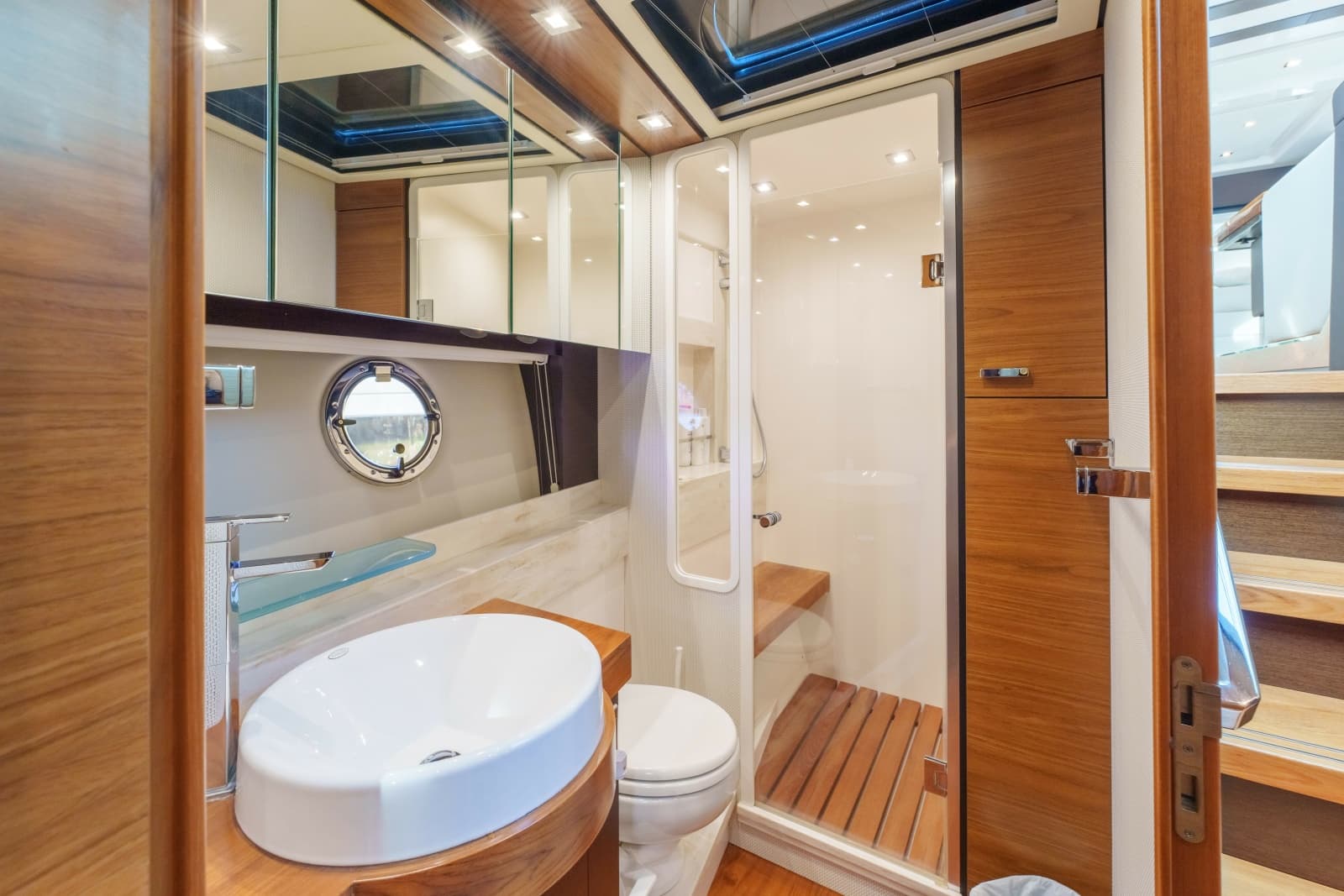 2017 Tiara Yachts C53 Coupe - Photo 21