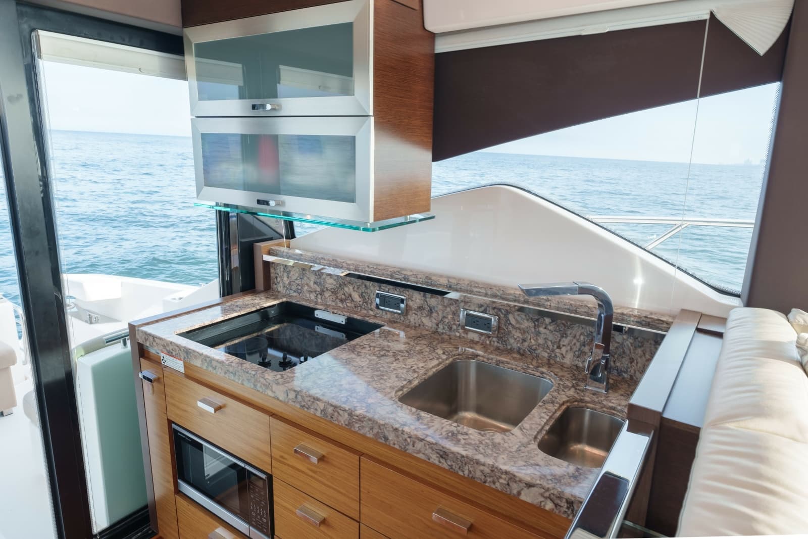2017 Tiara Yachts C53 Coupe - Photo 10