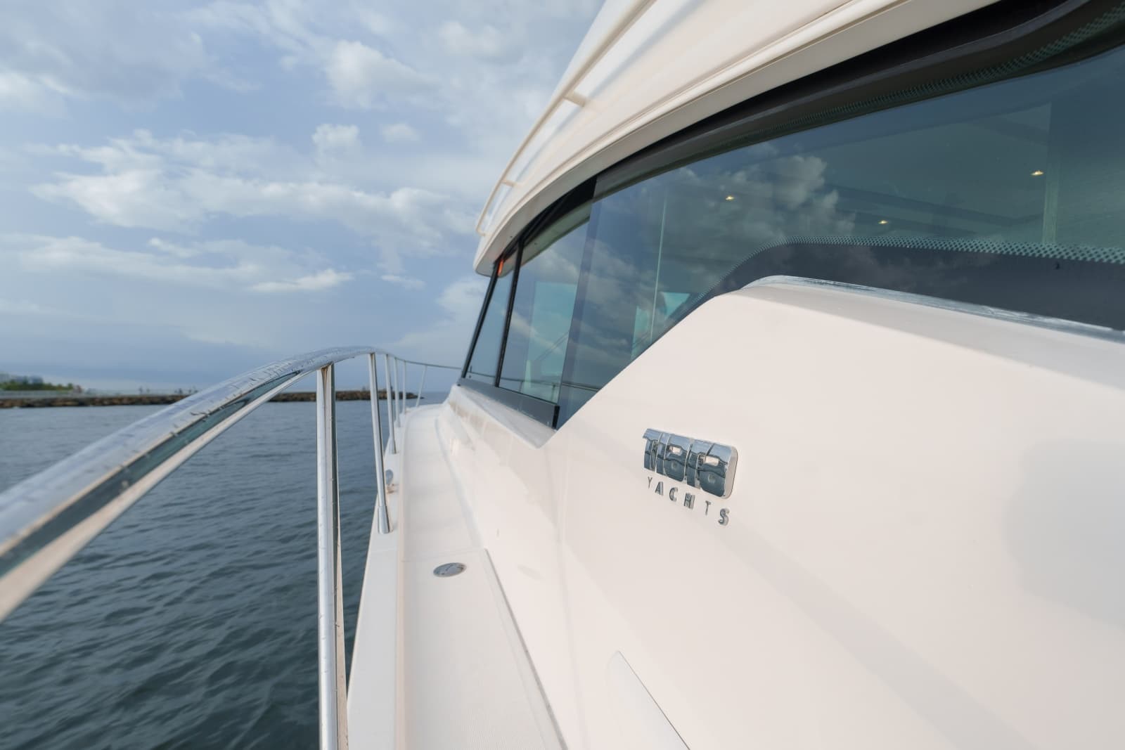 2017 Tiara Yachts C53 Coupe - Photo 32