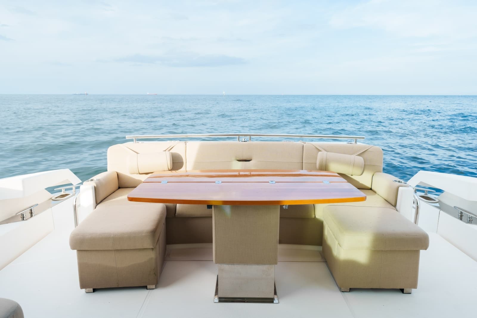 2017 Tiara Yachts C53 Coupe - Photo 4