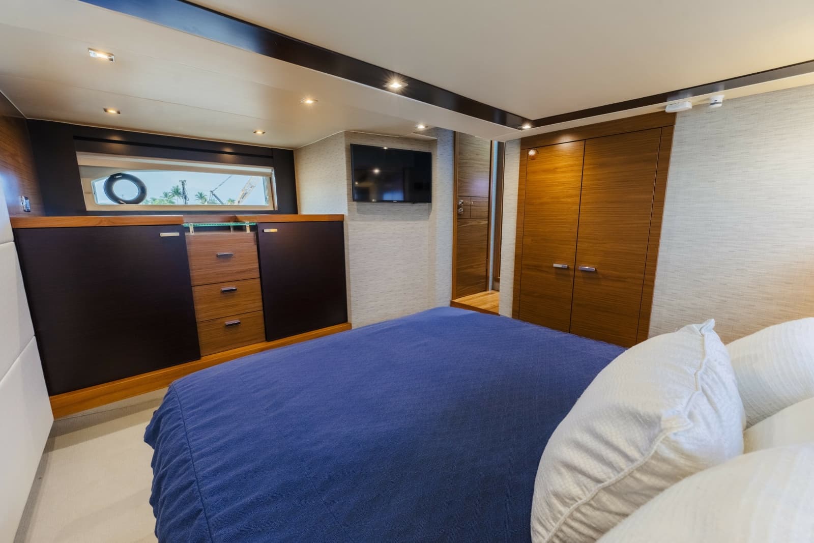 2017 Tiara Yachts C53 Coupe - Photo 25