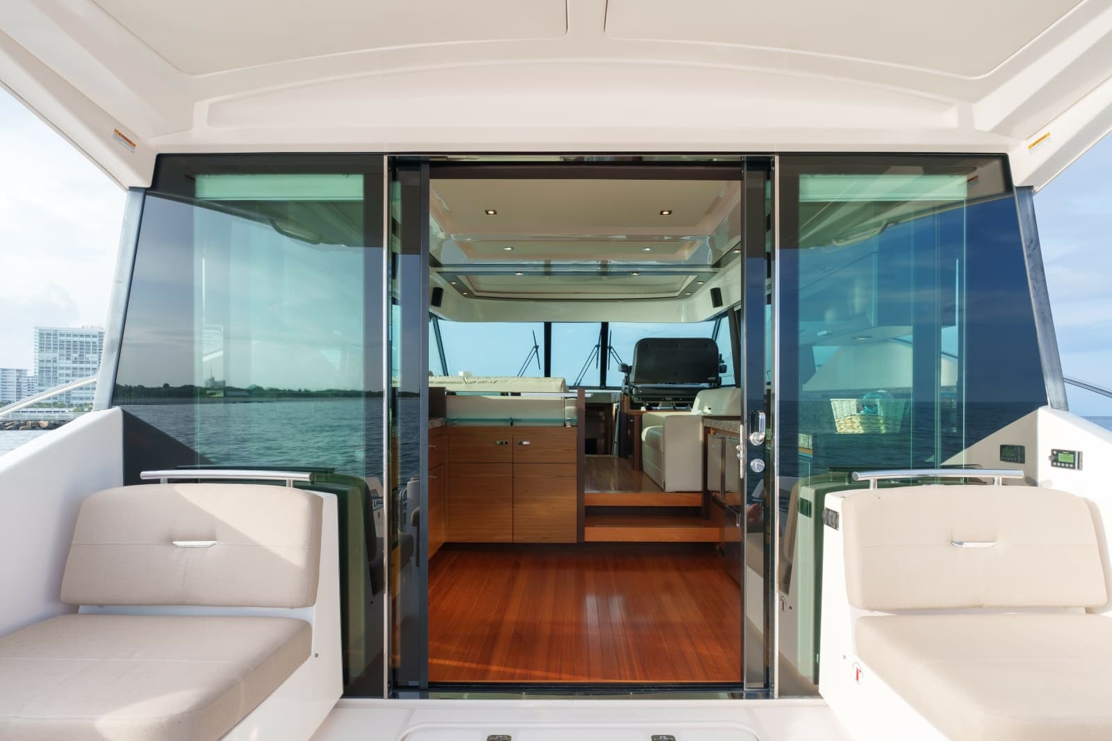 2017 Tiara Yachts C53 Coupe - Photo 7