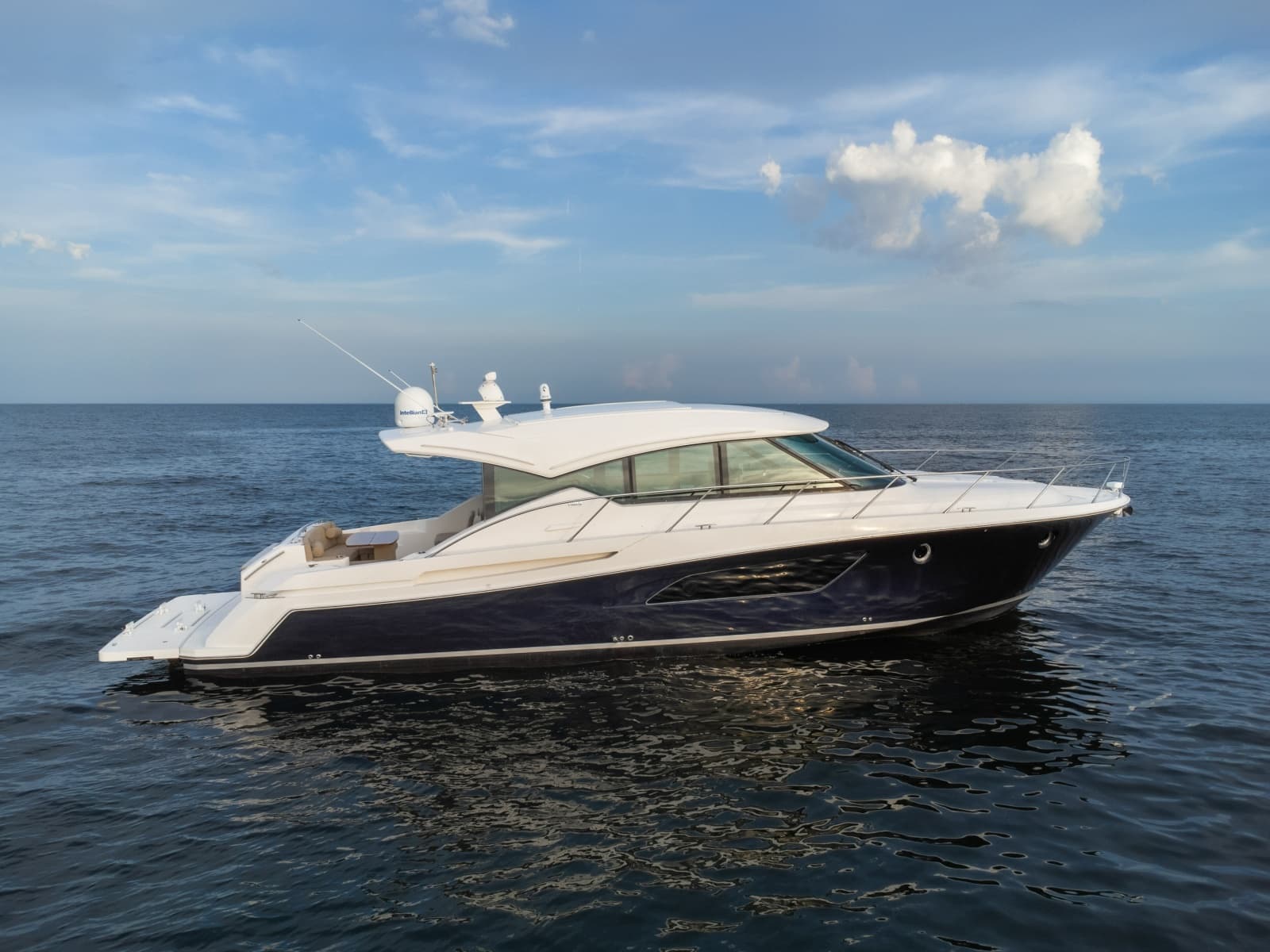 2017 Tiara Yachts C53 Coupe - Photo 34