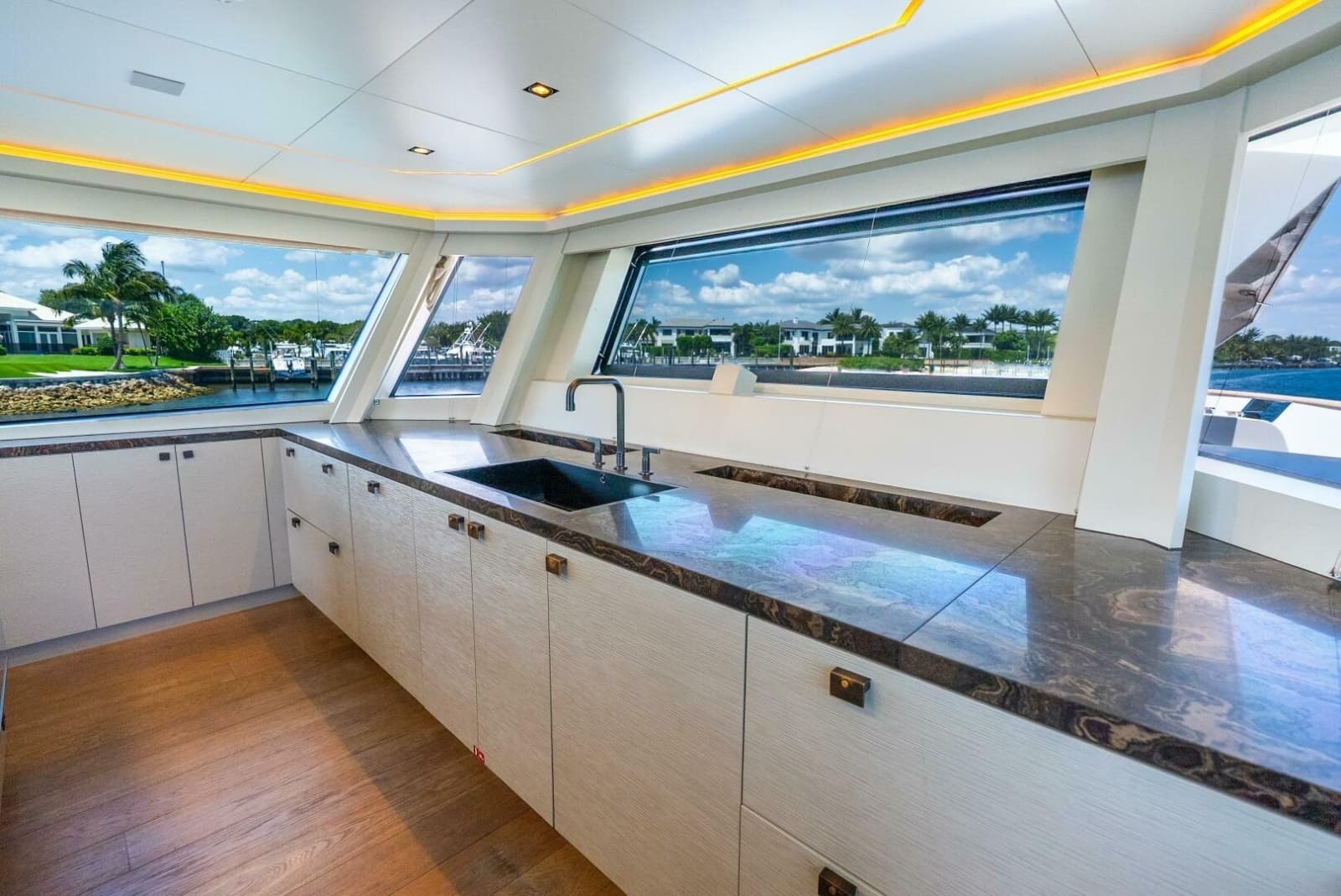 2019 Van der Valk LeVen 90 - Photo 45