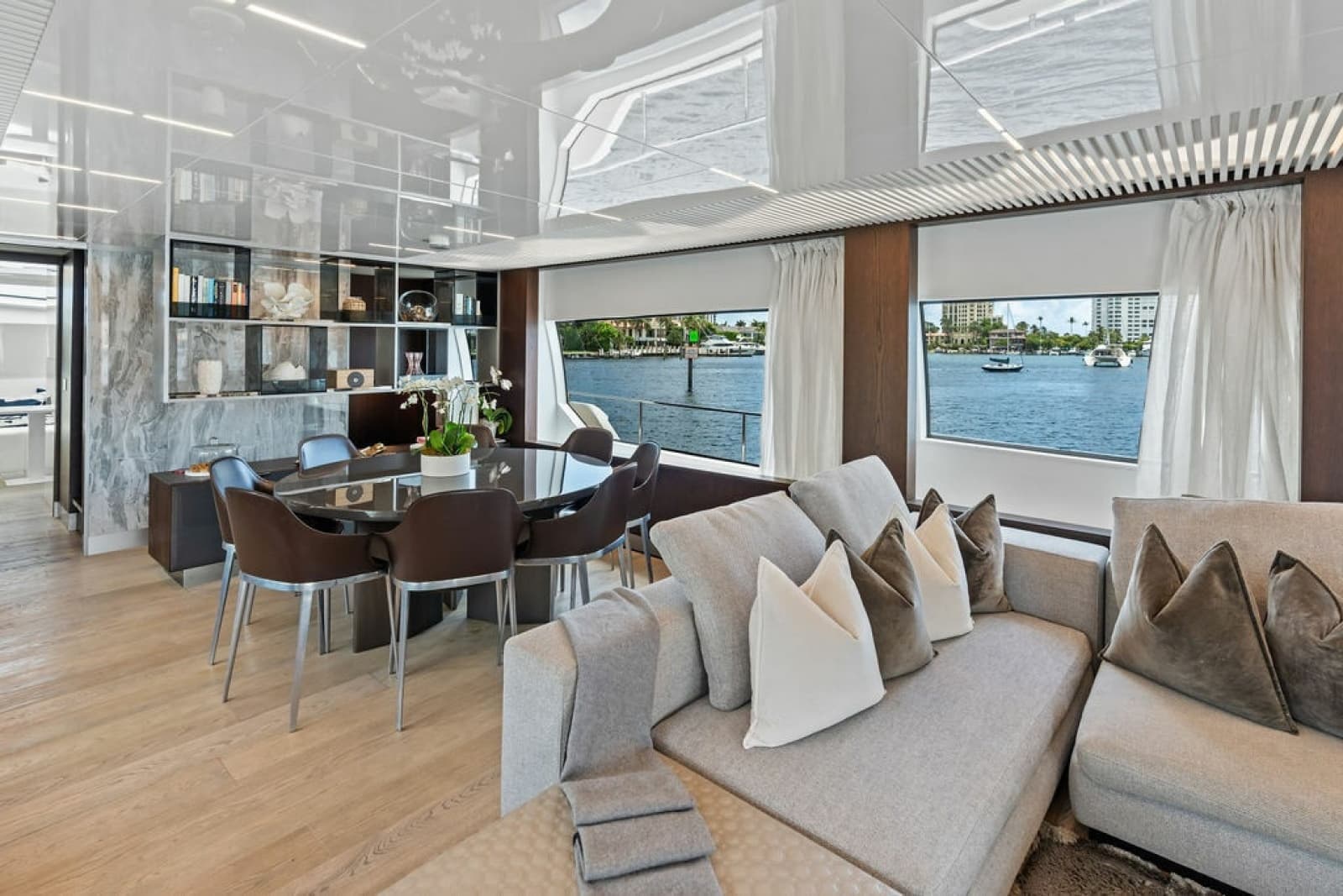 2018 Ferretti Yachts 850 Motoryacht - Photo 44