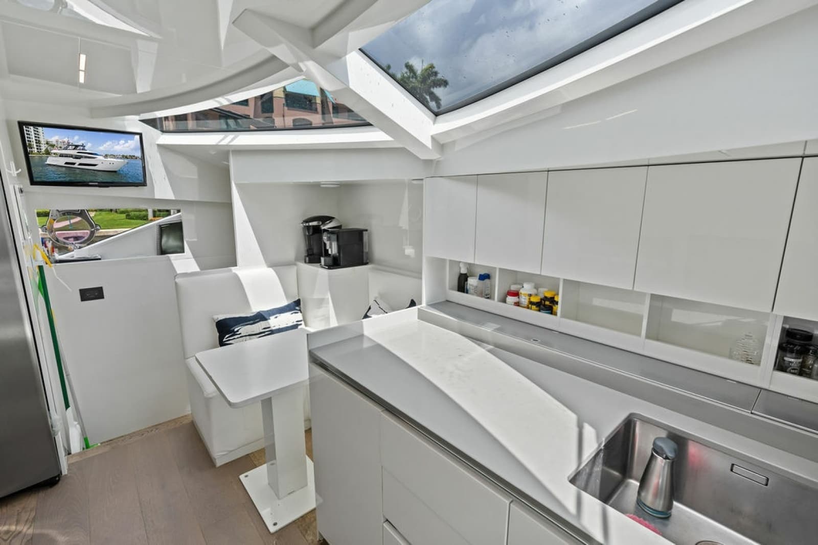 2018 Ferretti Yachts 850 Motoryacht - Photo 51
