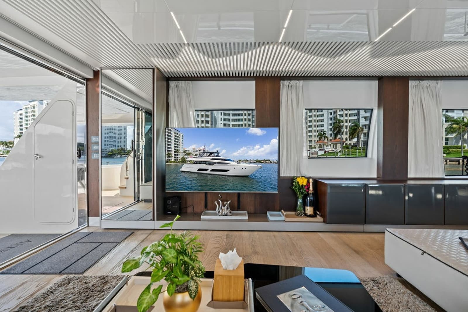 2018 Ferretti Yachts 850 Motoryacht - Photo 38