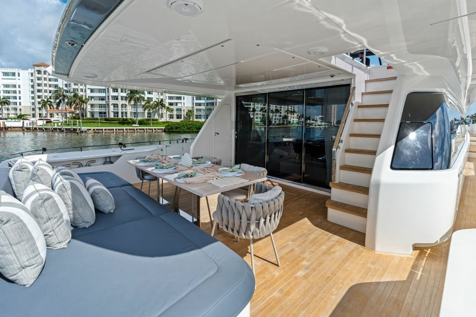 2018 Ferretti Yachts 850 Motoryacht - Photo 12