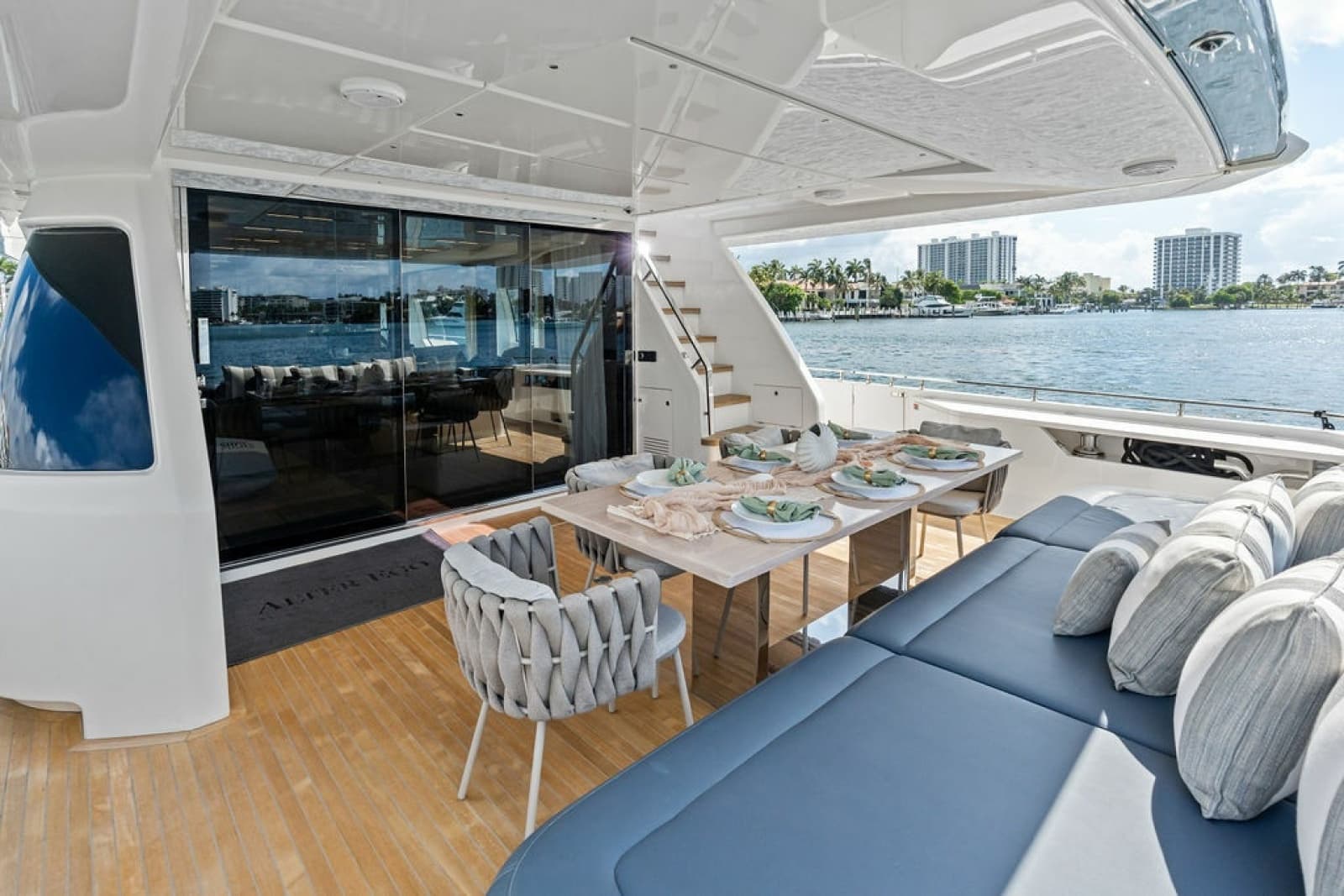 2018 Ferretti Yachts 850 Motoryacht - Photo 13