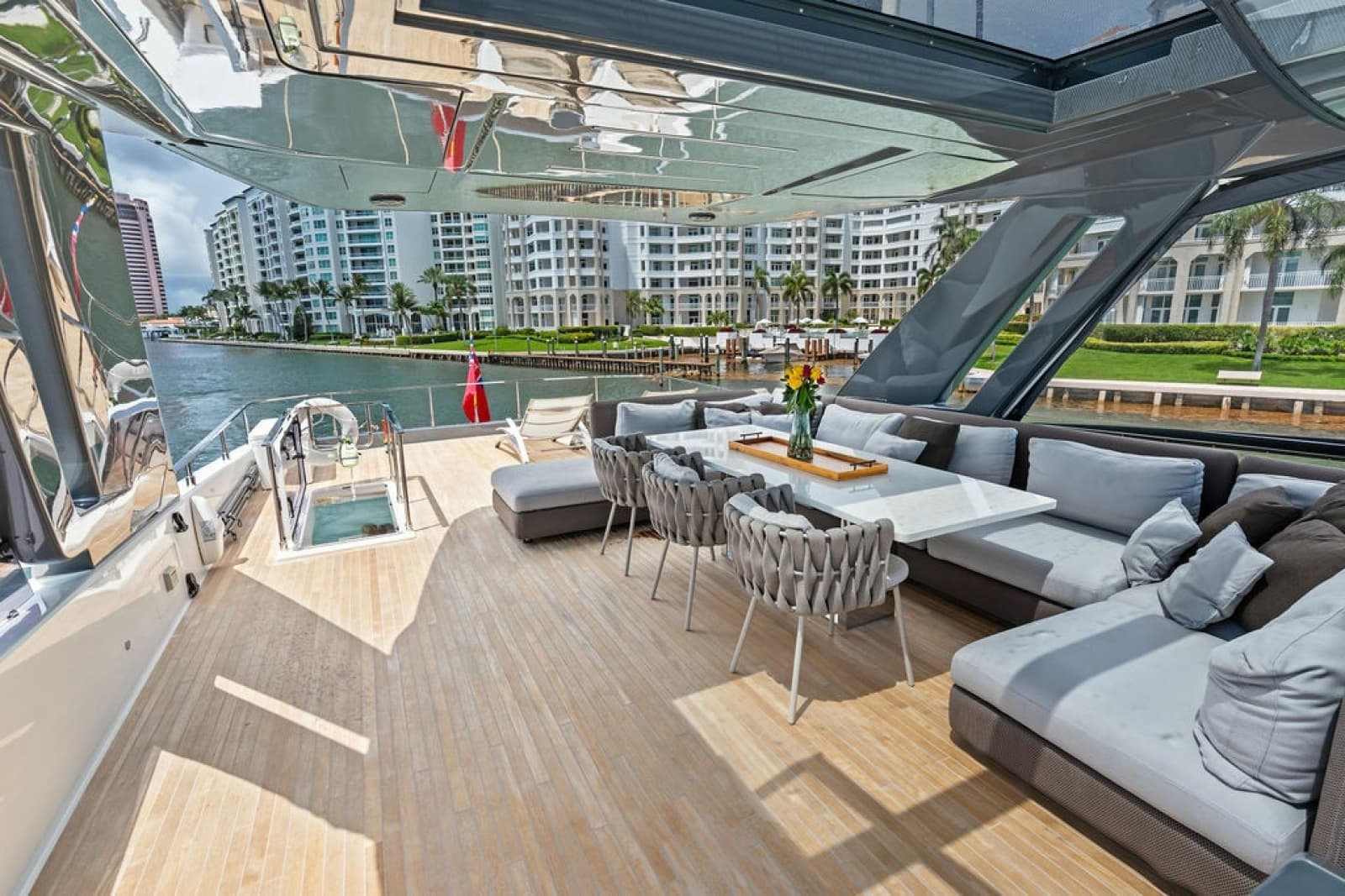 2018 Ferretti Yachts 850 Motoryacht - Photo 23