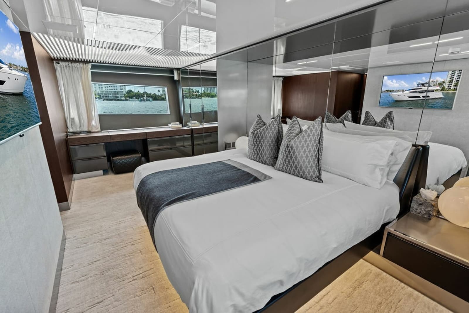 2018 Ferretti Yachts 850 Motoryacht - Photo 53