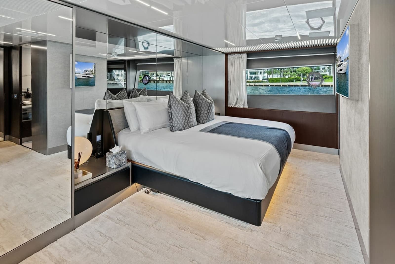 2018 Ferretti Yachts 850 Motoryacht - Photo 52