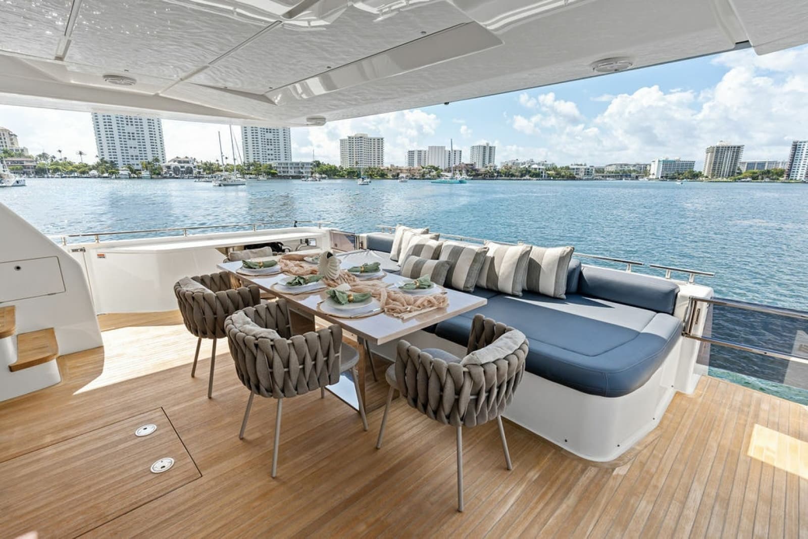 2018 Ferretti Yachts 850 Motoryacht - Photo 14