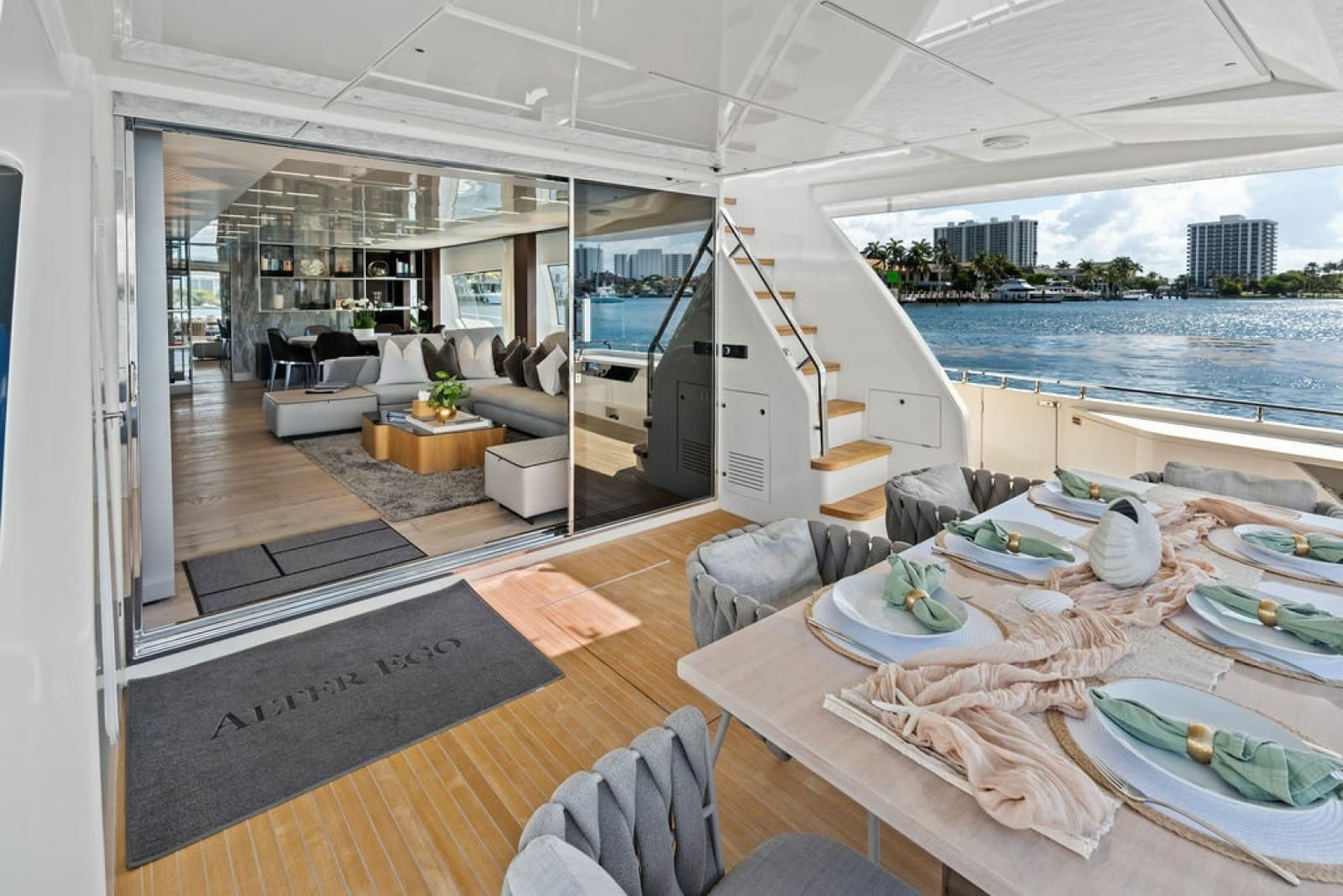 2018 Ferretti Yachts 850 Motoryacht - Photo 35
